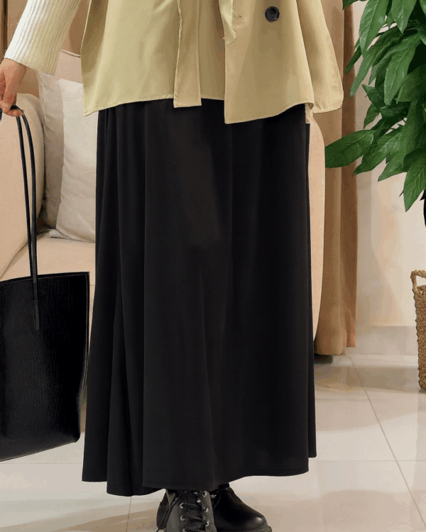 Nilly Satin Skirt – Black