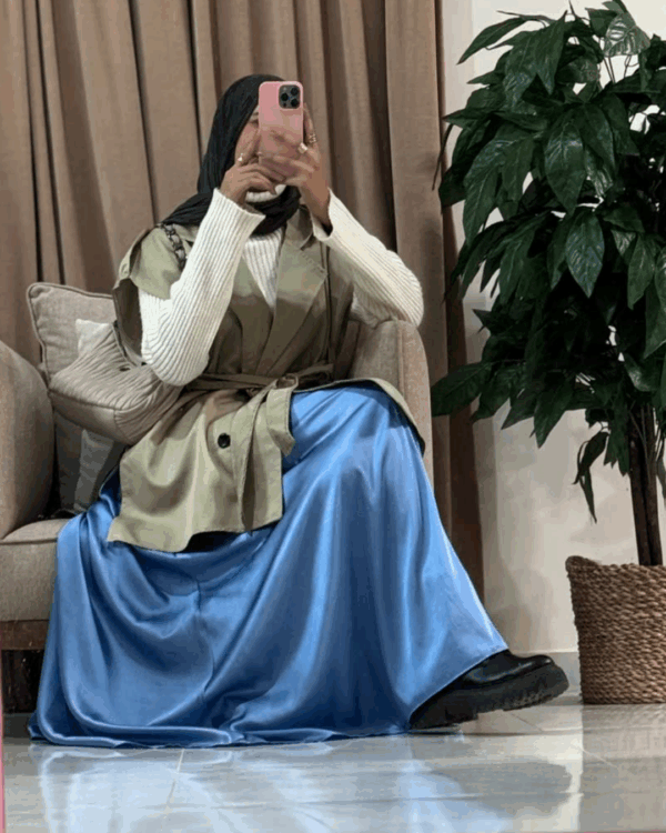 Nilly Satin Skirt (Curvy) – Baby Blue