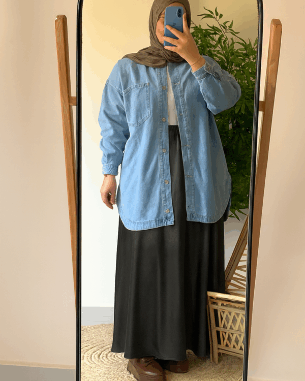 Nilly Satin Skirt (Curvy) – Black